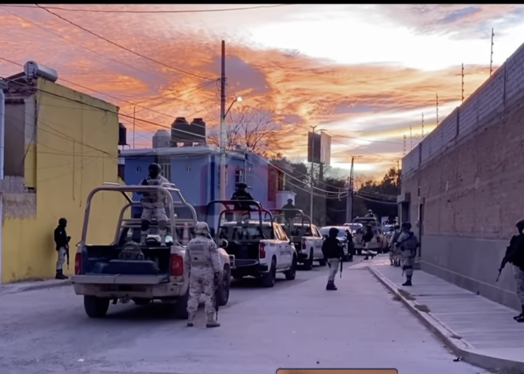 Policías se equivocan de casa en cateo y la destrozan